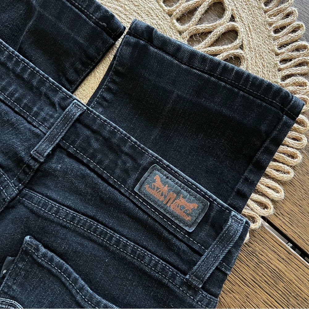 Levi's Women's Classic Black Denim Skinny Jeans Size 6p Black Mid Rise preowned - Picture 5 of 11